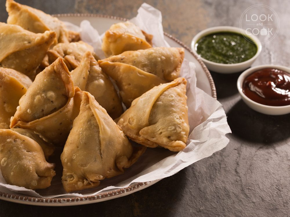 Look And Cook: Samosas with chutney